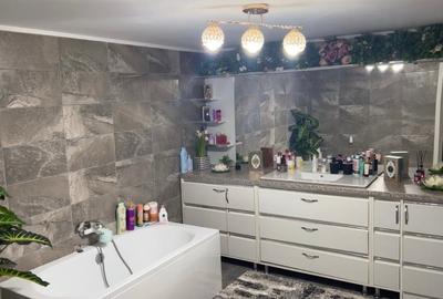 Casă individuală cu 4 camere cu Canalizare în Nord - 1