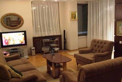 Apartament cu 3 camere decomandat în Nicolina