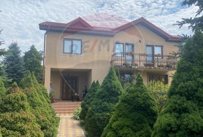 Casă individuală cu 5 camere cu Piscina în Central - 2