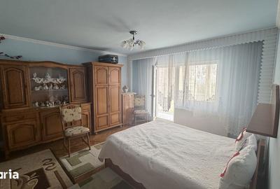 Apartament cu 3 camere decomandat în Central - 1