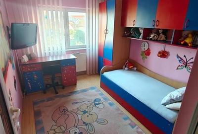 Apartament 4 camere decomandat 2 bai pivnita zona Turnisor - 3