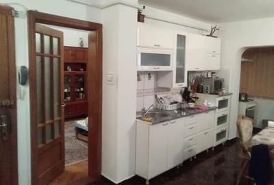 Apartament cu 2 camere decomandat în Soarelui - 2