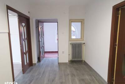 Casă cu 8 camere cu Teren 250 Mp în Grivița - 18