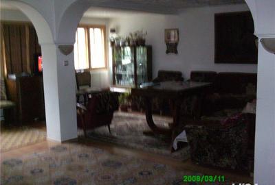 Casă cu 3 camere cu Teren 2500 Mp în Sălătrucu - 2
