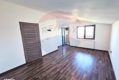 Casă cu 5 camere cu Teren 216 Mp în Sud