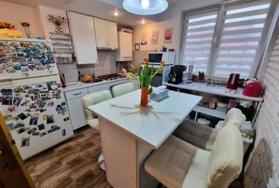 Apartament cu 4 camere semidecomandat în Onești - 1