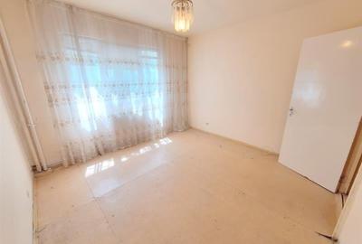 Apartament 3 decomandate, 2 balcoane, etaj 2, zona Alecu Russo Bacau