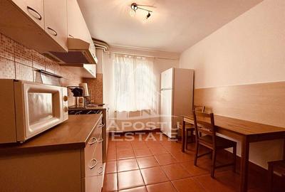 Apartament cu 3 camere, centrala proprie, zona Circumvala... - 9