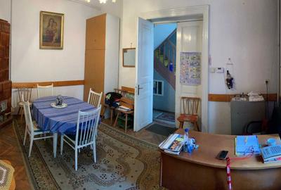 Casă cu 4 camere în Unirii - 1