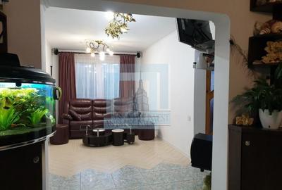Apartament cu 4 camere decomandat, mobilat în Tractorul - 11