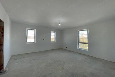 Casă cu 5 camere cu Teren 440 Mp în Ghiroda - 11