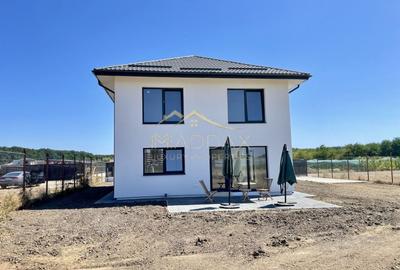 Casă individuală cu 5 camere cu Canalizare în Balotești