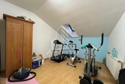 Casa individuala, 6 camere, 3 bai, garaj,acces auto, teren de 411 - 12