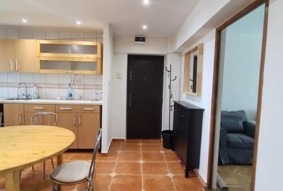 Apartament cu 3 camere semidecomandat, mobilat în Calea București - 2