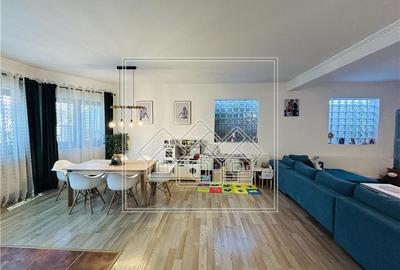 Casa de vanzare in Sibiu, pe un singur nivel, teren mare, in zona buna - 1