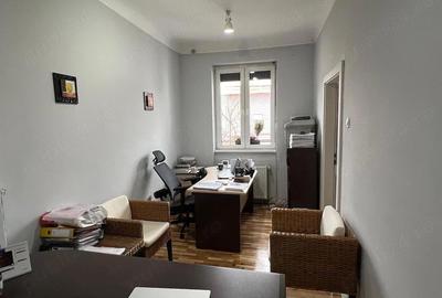 Apartament cu 3 camere decomandat în Central - 1