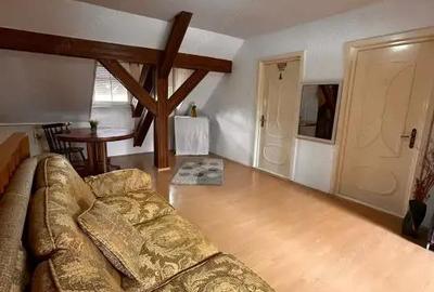 Casă cu Piscina în Central