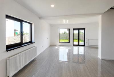 Casă cu 4 camere cu Teren 250 Mp în Exterior Est - 2