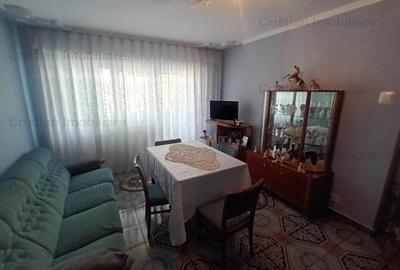 Apartament cu 3 camere decomandat în Apollo