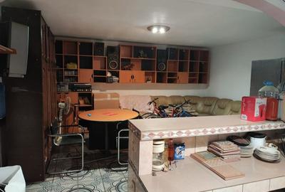 Apartament cu 4 camere decomandat în Micro 3 - 4