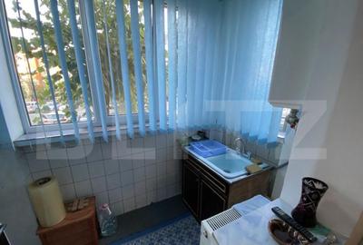 Apartament 4 camere, in suprafata de 74 mp, decomandat, zona - 7