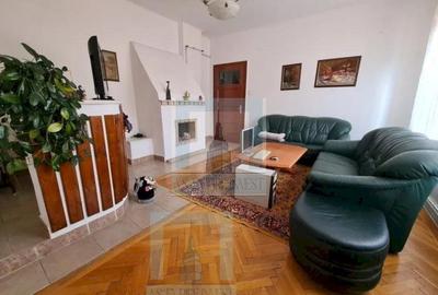Apartament cu 4 camere decomandat în 15 Noiembrie - 2