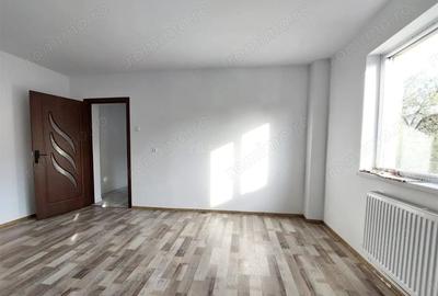 Apartament cu 3 camere semidecomandat în Central - 2