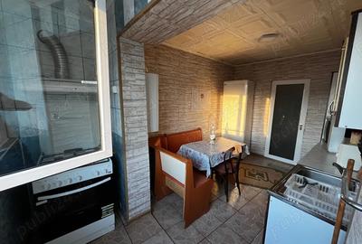 Inchiriez apartament 3 camere - 5