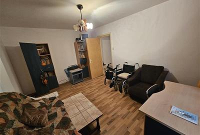 Apartament cu 2 camere semidecomandat în Micro I - 2