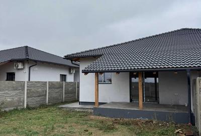 Casă cu 4 camere în Moșnița Nouă - 6