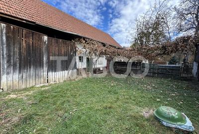 Casa cu gradina 3 camere anexe gospodaresti 5702 mp teren in Gura Vaii - 10