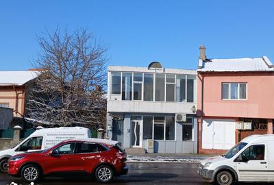 Spațiu comercial, de 150 mp, în Central - 8