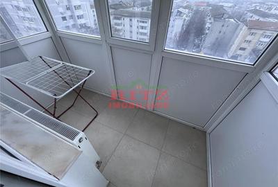 Apartament cu 3 camere decomandat în