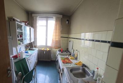 Apartament cu 3 camere semidecomandat în Colentina