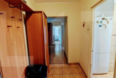 Apartament de vanzare, cu 3 camere, 65 mp, decomandat, Piata Victoriei - 9