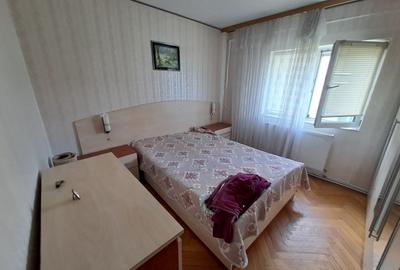 GARA  SCOALA BARSANESCU 3 CAMERE DECOMANDAT 75 MP BLOC 1980  COD 158670 - 3