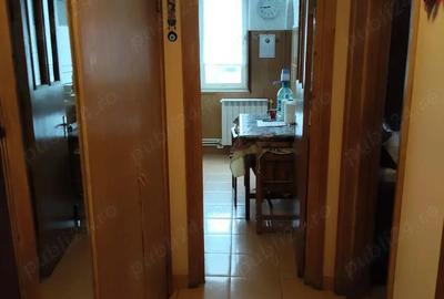 Apartament cu 3 camere decomandat în Far - 2