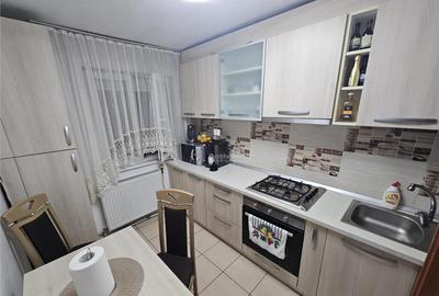 Apartament cu 3 camere semidecomandat în Micro II - 18