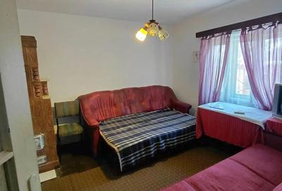 Casă cu 4 camere cu Teren 1800 Mp în Central - 2