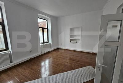 Casă cu 2 camere cu Teren 500 Mp în Central - 4