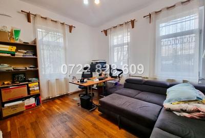 Casă cu 5 camere cu Teren 100 Mp în Central