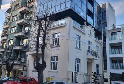 Casă individuală cu 10 camere cu Teren 978 Mp în Central - 1