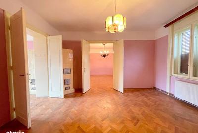 Casă cu 4 camere cu Canalizare în Central