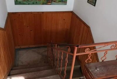 Casă cu 4 camere în Poiana Mărului