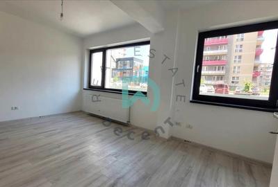 Studio,  47 mp, Tractorul - 8