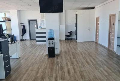 Spațiu comercial, de 160 mp, în Central - 3