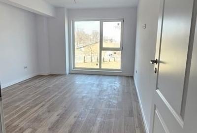 Apartament cu 2 camere decomandat în Nicolina