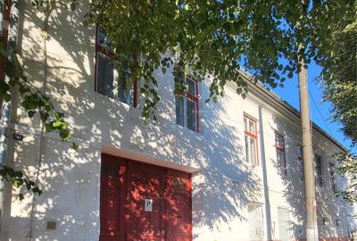 Casă cu 4 camere în Central - 1