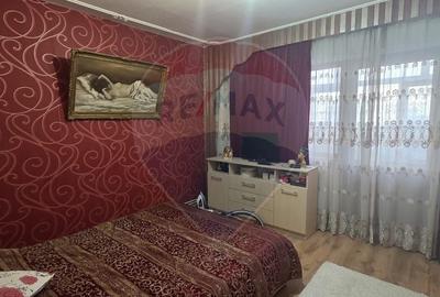 Apartament cu 3 camere decomandat, mobilat în Micro 6 - 9
