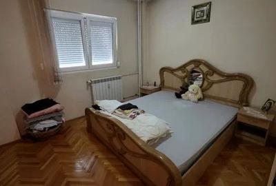 Apartament cu 3 camere semidecomandat în Pantelimon